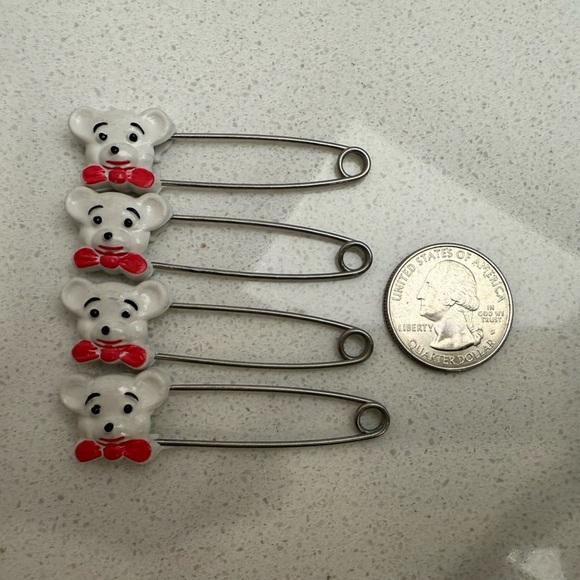 Set of 4 Vintage Bear Diaper Pins White Bears Red Bow Ties Nursery Retro Baby - Picture 7 of 7